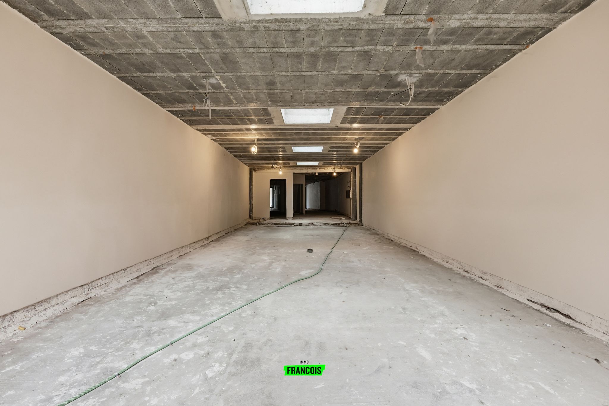 Ruim handelspand in centrum Poperinge te koop! - foto 5