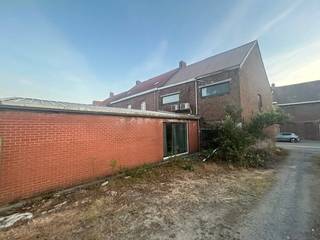 Geluwe : Halfopen woning met 3 slaapkamers op een oppervlakte van 275m²Indeling: * Gelijkvloers : inkom, leefruimte, aparte keuken, apart toilet en...