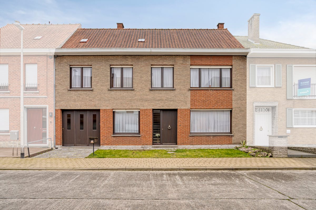 Ruim huis met 4 slaapkamers nabij het centrum van Izegem. - foto 2