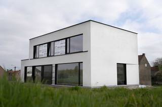 Voor wie op zoek is naar een halfopen bebouwing in eigentijdse architectuur, gekoppeld aan subliem modern wooncomfort, gelegen in een...