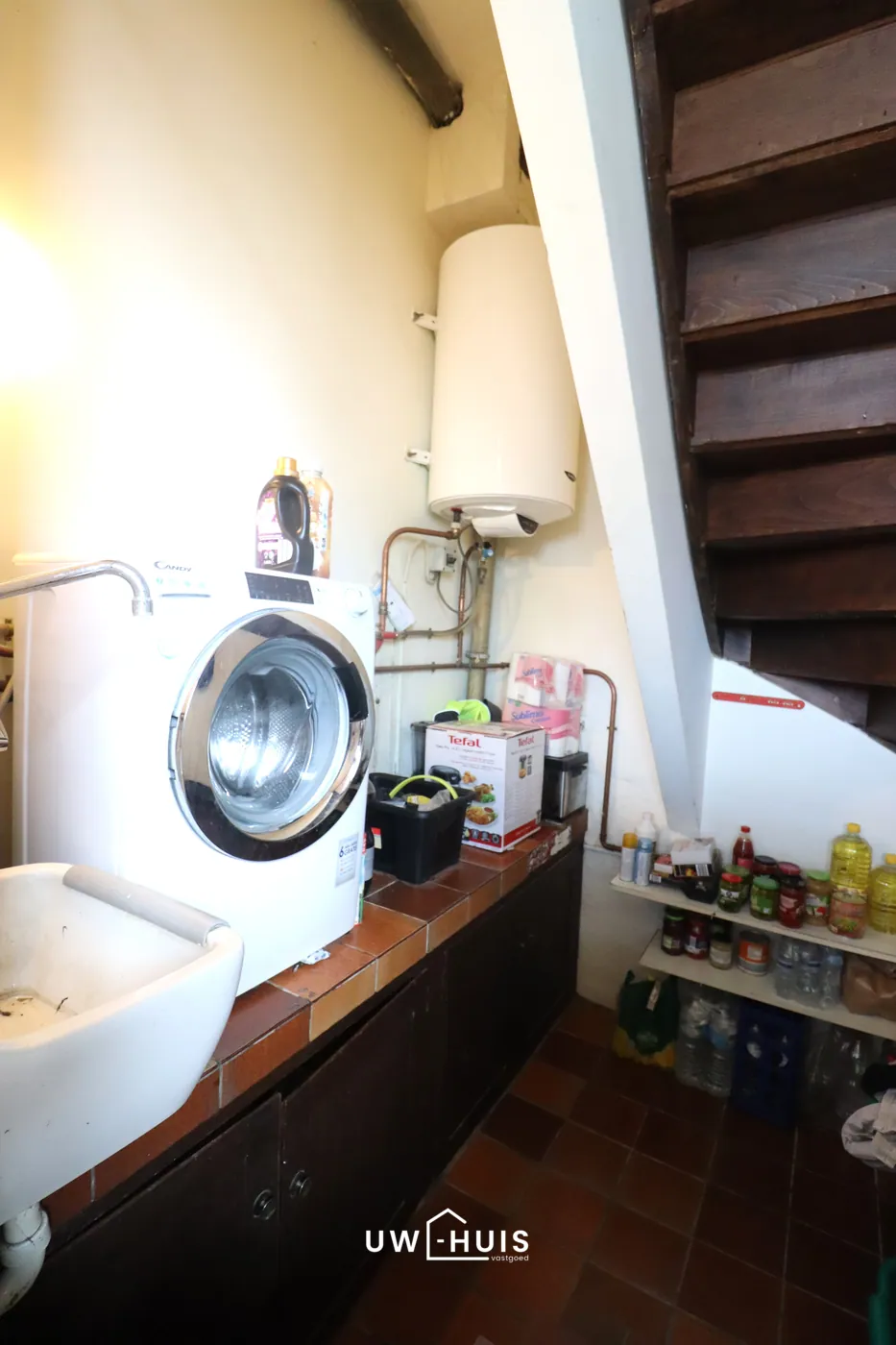 Ruime gezinswoning met drie slpk's, zonnige tuin én garage te Tielrode - foto 4