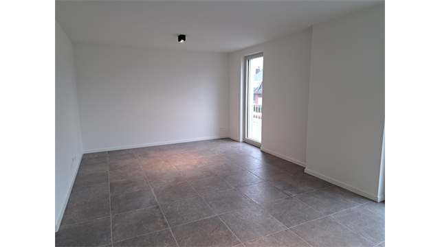 Een mooi afgewerkt en volledig opgeschilderd nieuwbouwappartement met terras en lift - foto 4