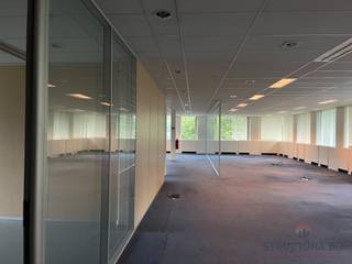 Ontdek deze prachtige kantoorruimte van 380 m², ideaal gelegen in het Lion Office, in het hart van een dynamisch, groen bedrijvenpark...