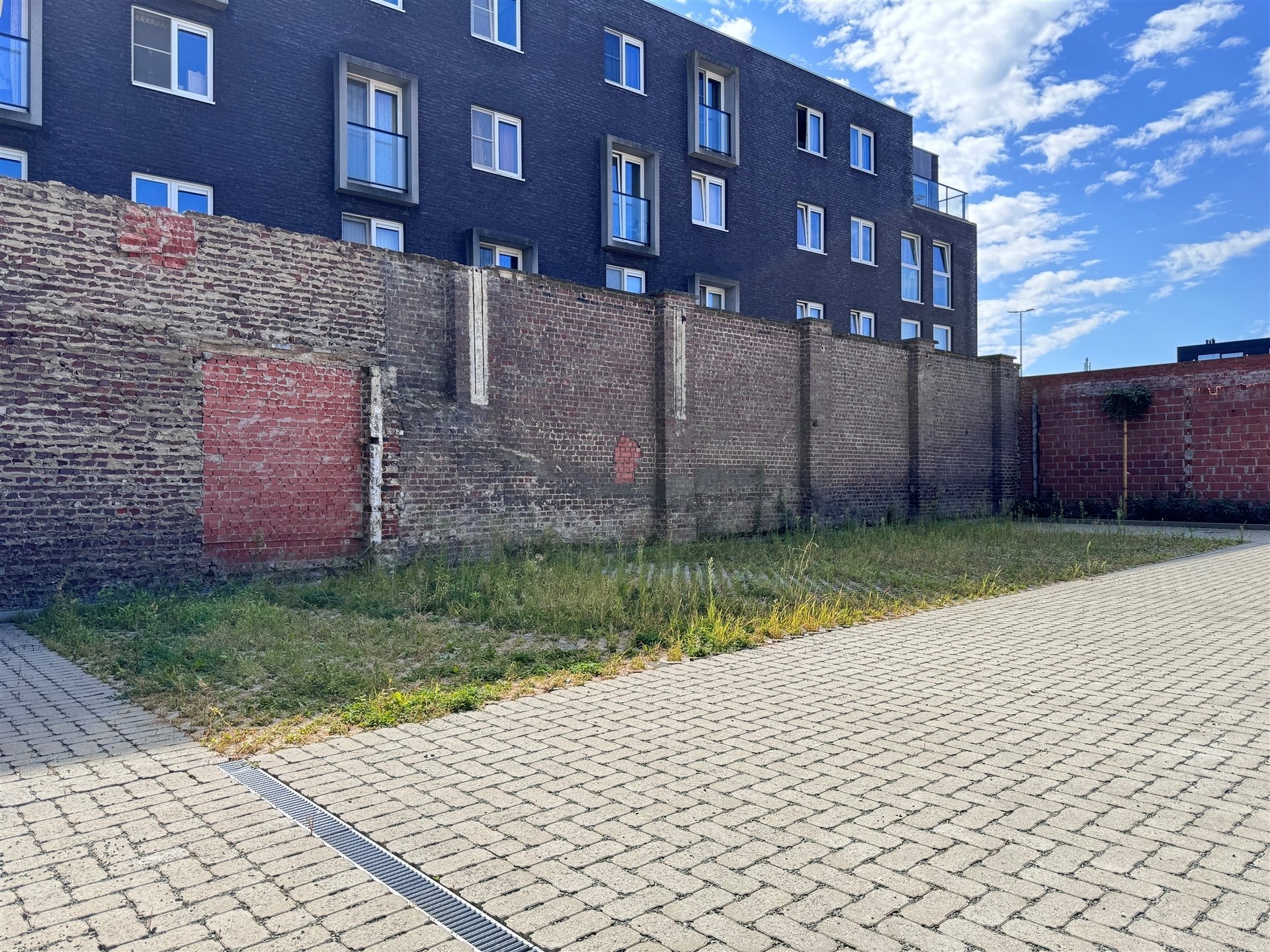 4 autostaanplaatsen te huur op de Nieuwstraat te Wetteren - foto 3