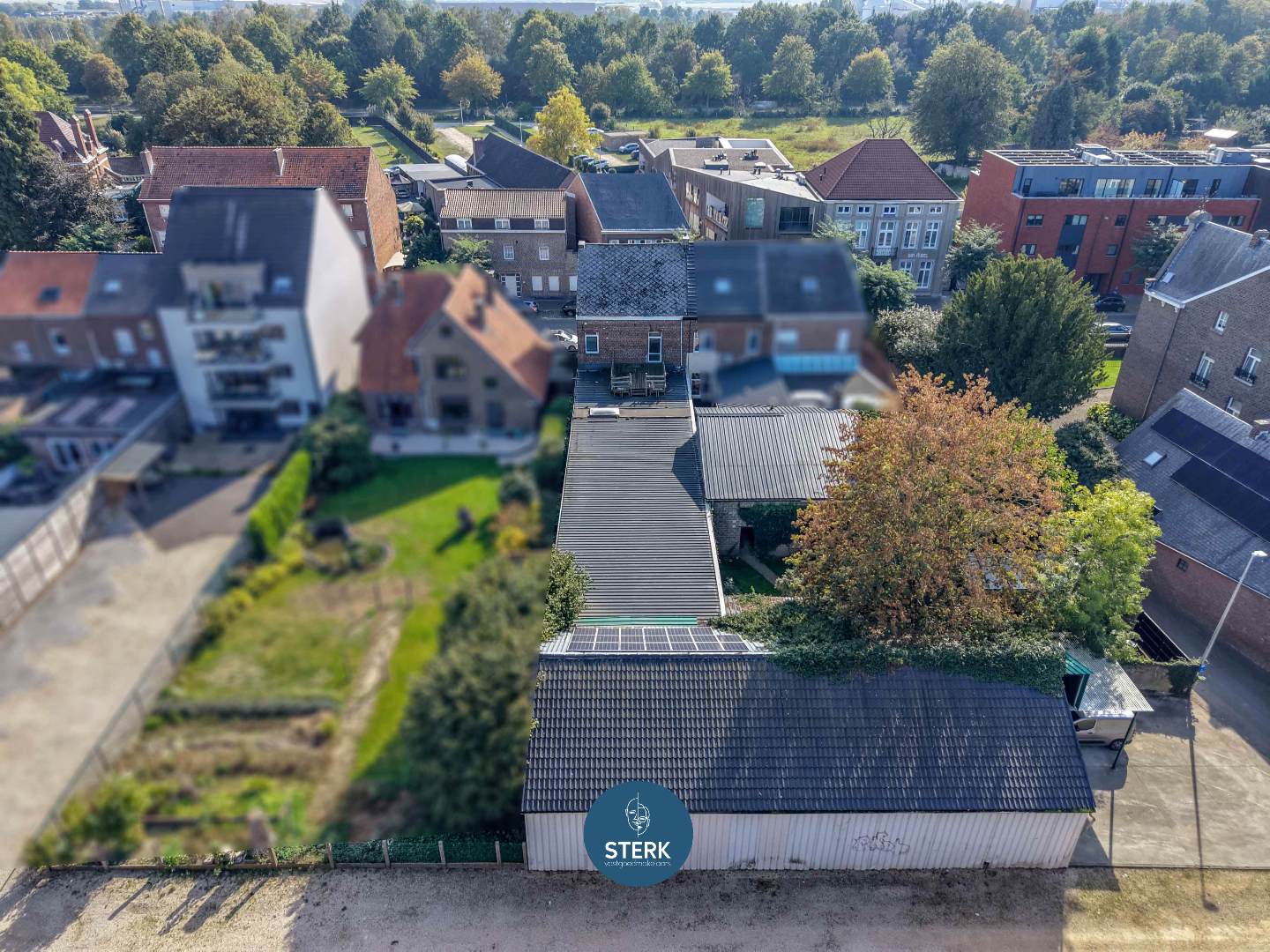 VEELZIJDIGE HANDELSRUIMTE + APPARTEMENT MET RUIME LOODS IN CENTRUM LANAKEN ! - foto 4