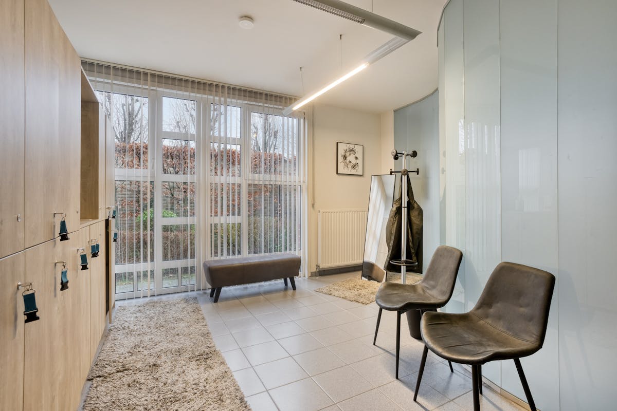 Instapklaar commercieel gelijkvloers op toplocatie in hartje Grimbergen - foto 5