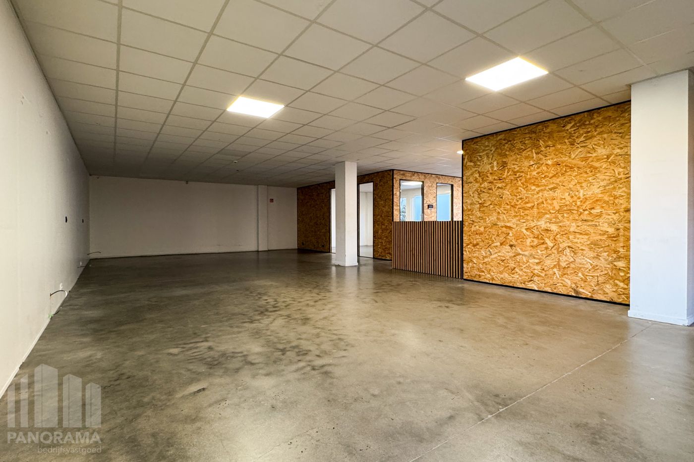 529 m² Kantoren met 205 m² magazijn en 10 parkeerplaatsen te koop, visibiliteit van Pontbeeklaan! - foto 5