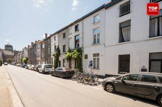 Deze woning ligt in een rustige straat, midden in een buurt in volle ontwikkeling, vlak bij het vernieuwde Tondelierproject en op een steenworp...