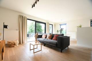 Dit tweeslaapkamer appartement is gelegen op de eerste verdieping van de residentie Leiemeersen II, nabij de belangrijkste uitvalswegen van Gent...