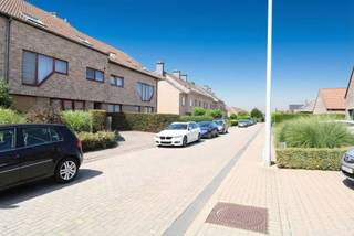 Nous avons l'honneur de vous proposer à la vente cet appartement bien situé, spacieux et prêt à l'emploi dans un quartier résidentiel calme mais...
