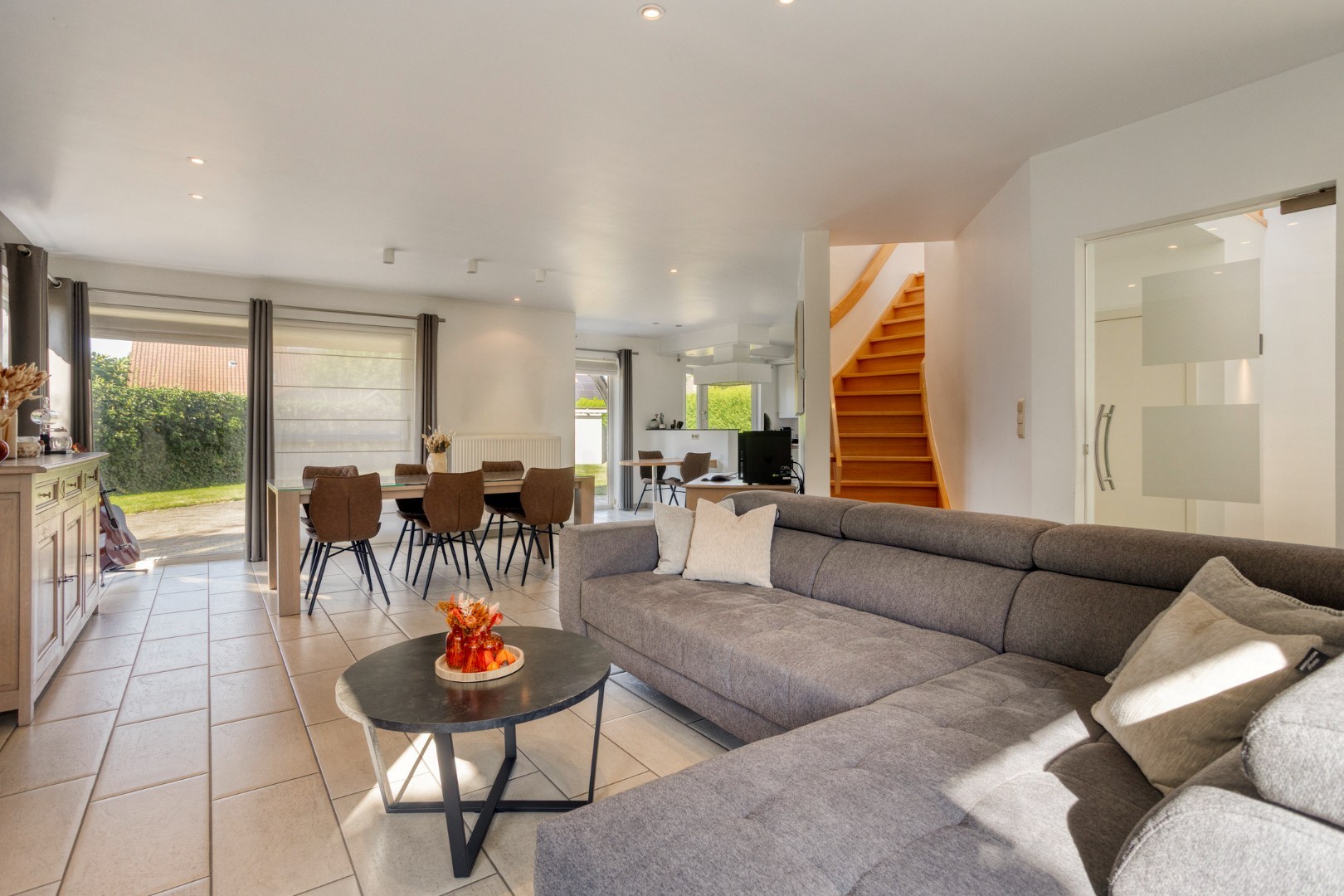 Prachtige open bebouwing met 3 slaapkamers in een rustige buurt! - foto 1