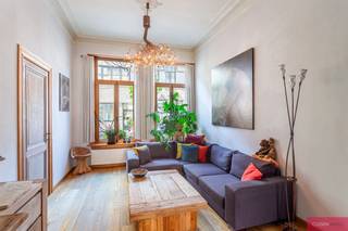 Charmante en instapklare woning met zonnige tuin in AntwerpenOp zoek naar een karaktervolle en uitstekend onderhouden woning in Antwerpen? Deze...