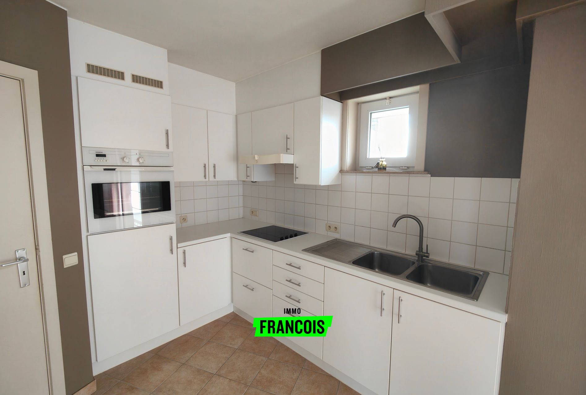 Gezellig appartement met 2 slaapkamers en groot terras nabij de Grote Markt te Roeselare - foto 5