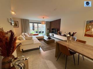 <p><span>TRES BELLE PROPRIETE AU COEUR DES COLLINES DE SABLE</span></p><p><span>Prix indicatif : 389 000</span></p><p><span>Maison récente construite en 2019 située dans la zone rurale de Zandbergen,  à proximité des écoles et des transports en commun.</span></p><p><span>Au rez-de-chaussée, vous trouverez le hall d'entrée avec des toilettes séparées, un espace de vie spacieux et lumineux avec une cuisine entièrement équipée et une salle de stockage séparée</span></p><p><span>cuisine entièrement équipée et un débarras séparé.</span></p><p><span>À l'étage, il y a trois chambres à coucher de taille normale et une salle de bains équipée d'une douche à l'italienne et d'un double lavabo.</span></p><p><span>Un grenier est disponible, ainsi qu'un abri à vélos commun.</span></p><p><span>À l'arrière se trouve un jardin agréable avec une terrasse et un local de rangement.</span></p><p><span>Place de parking devant la propriété en option.</span></p><p><span>Caractéristiques : EPC B favorable</span></p><p><span>               8 panneaux solaires présents</span></p><p><span>               chauffage au sol</span></p><p><span>Venez découvrir ce bijou !</span></p><p><span>N'hésitez pas à appeler le 0489 54 69 99 ou à envoyer un mail à dylan@svena.be</span></p><p><span> </span></p><p><span>Ces données sont purement informatives et nous ne pouvons être tenus responsables d'éventuelles inexactitudes.</span></p><p><span>La surface habitable n'est qu'indicative.</span></p><p><span> </span></p>