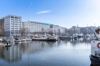 Villa in the sky met zicht over de stad Antwerpen en op de ScheldeExclusief appartement, ca. 265m2 bew opp, gelegen in het “Koninklijk Entrepot” op...