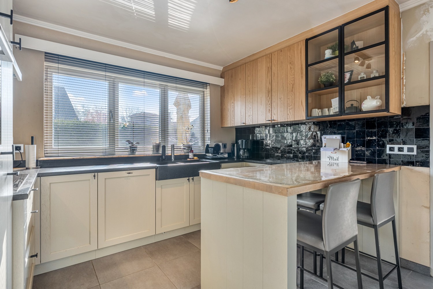 Deels te renoveren woning met veel potentieel en ruime tuin op top locatie in Mol-Sluis - foto 4