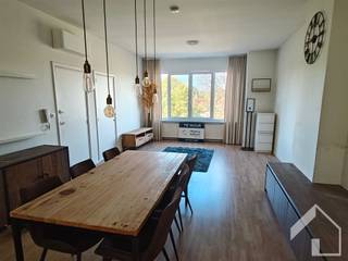 <p>APARTMENT IN BERCHEM, Pulhof neighborhood - 110 m² with 2 bedrooms + home office</p><p>The apartment is located on the 2nd floor. A great location with plenty of green space in the immediate vicinity and excellent accessibility—public transportation and numerous local shops are all within walking or biking distance!</p><p>Layout: - living room 34 m² - fully equipped kitchen - 2 bedrooms and an office (ideal for remote workers, adjacent to the living room) - bathroom - walk-in closet (serves as a passageway to the bathroom and master bedroom) - separate toilet - basement.</p><p>Additional features: - air conditioning in the living room and bedrooms - individual central heating - the roof was recently renovated with insulation - soundproof glass on the front - in good condition.</p><p>To schedule an on-site viewing, please register directly for the viewing time on our website www.immomk.be via the registration link listed with the property. The viewing will take place on Thursday, October 1, between 4:30 PM and 6:00 PM.<br /> </p>