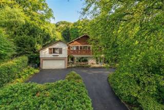 > Idyllische villa in Zwitserse stijl – Rue des Châtaigniers 10, Amougies> Aan het einde van een rustig, doodlopend straatje in het hart van het...