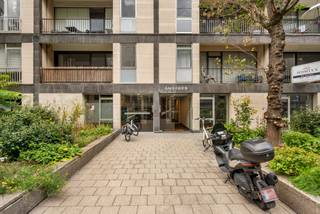 Op een centrale en gegeerde ligging in Antwerpen 2018 bevindt zich dit appartement, momenteel ingericht als een volledig geïndividualiseerde kantoorruimte.<br /><br />De eigendom maakt deel uit van een appartementsgebouw en is formeel gekend als appartement, maar werd functioneel ingericht voor professioneel gebruik. Hierdoor biedt het pand een interessante combinatie van een residentiële basis met een hedendaagse kantoorindeling.<br /><br />Ook de ligging vormt een belangrijke troef. De Gounodstraat bevindt zich in Antwerpen 2018, nabij Harmonie, de Mechelsesteenweg en het stadscentrum. Winkels, horeca, openbaar vervoer en dagelijkse voorzieningen bevinden zich in de onmiddellijke omgeving, terwijl ook de belangrijkste in- en uitvalswegen vlot bereikbaar zijn.<br /><br />Bijzonderheden:<br />- Formeel appartement in een appartementsgebouw<br />- Centrale ligging in Antwerpen 2018<br />- Nabij Harmonie en Mechelsesteenweg<br />- Mogelijk om twee autoboxen bij aan te kopen<br />- Inclusief kelderberging