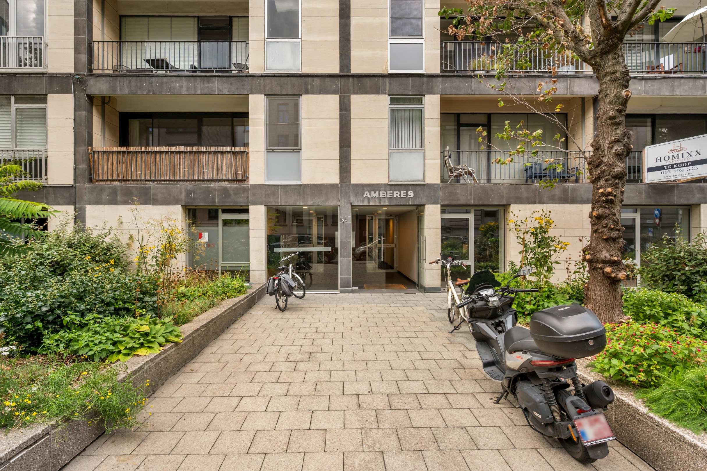 Ruim appartement met twee garageboxen - foto 1