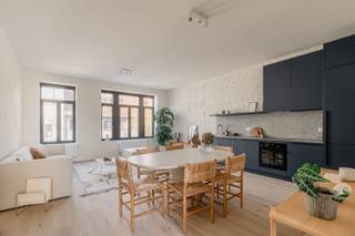 Trendy loft met 1/2 slpk en terrasDit hippe appartement is afgewerkt met oog voor detail en ademt een uitgesproken loftgevoel: hoge plafonds,...