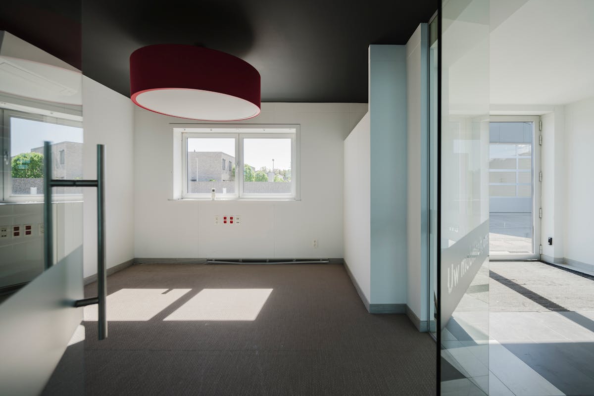 Showroom met ruime parking te koop in Zwevegem - foto 5