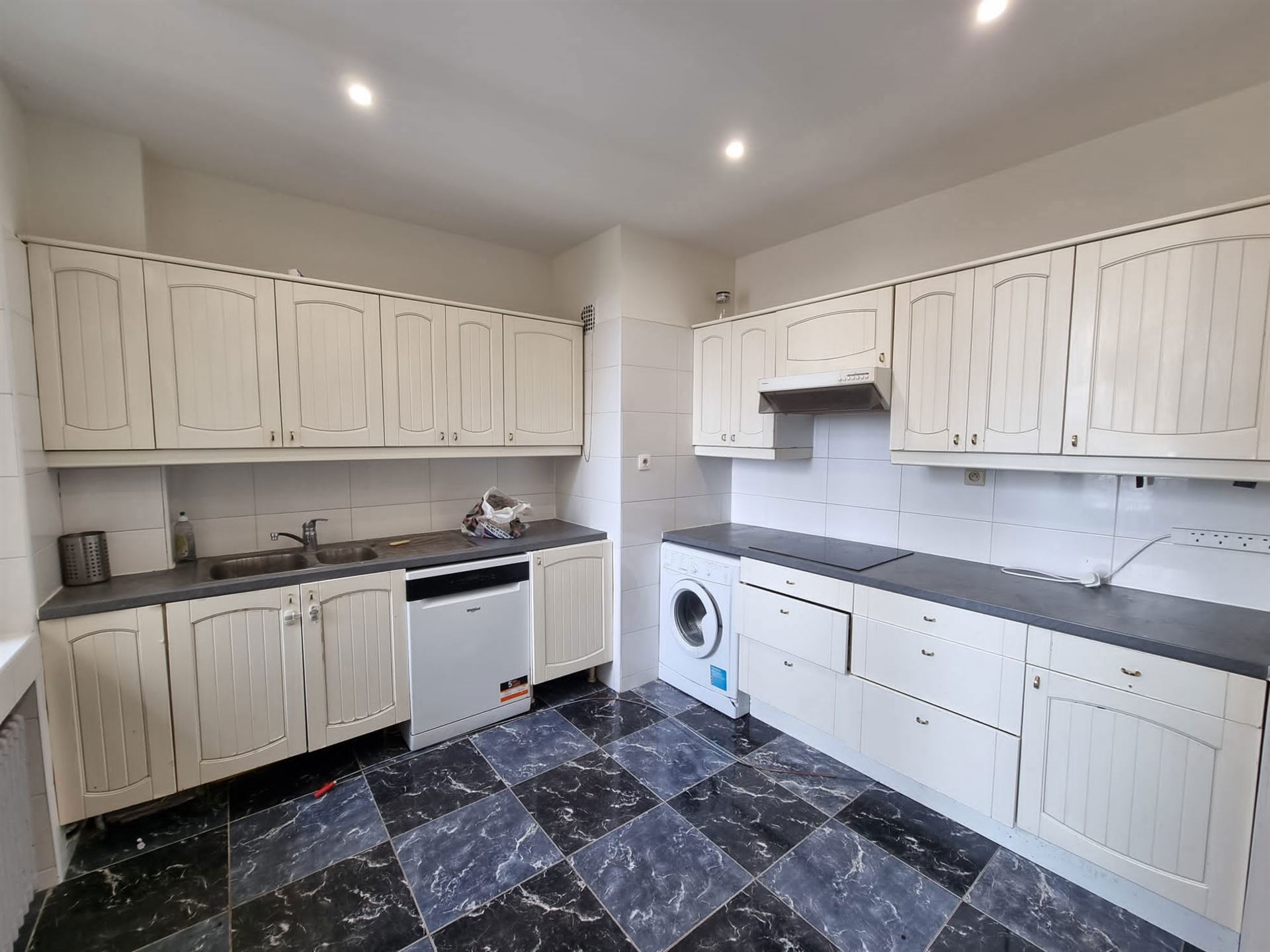 Kamer in een gedeelde woning in een appartement met terras - foto 3