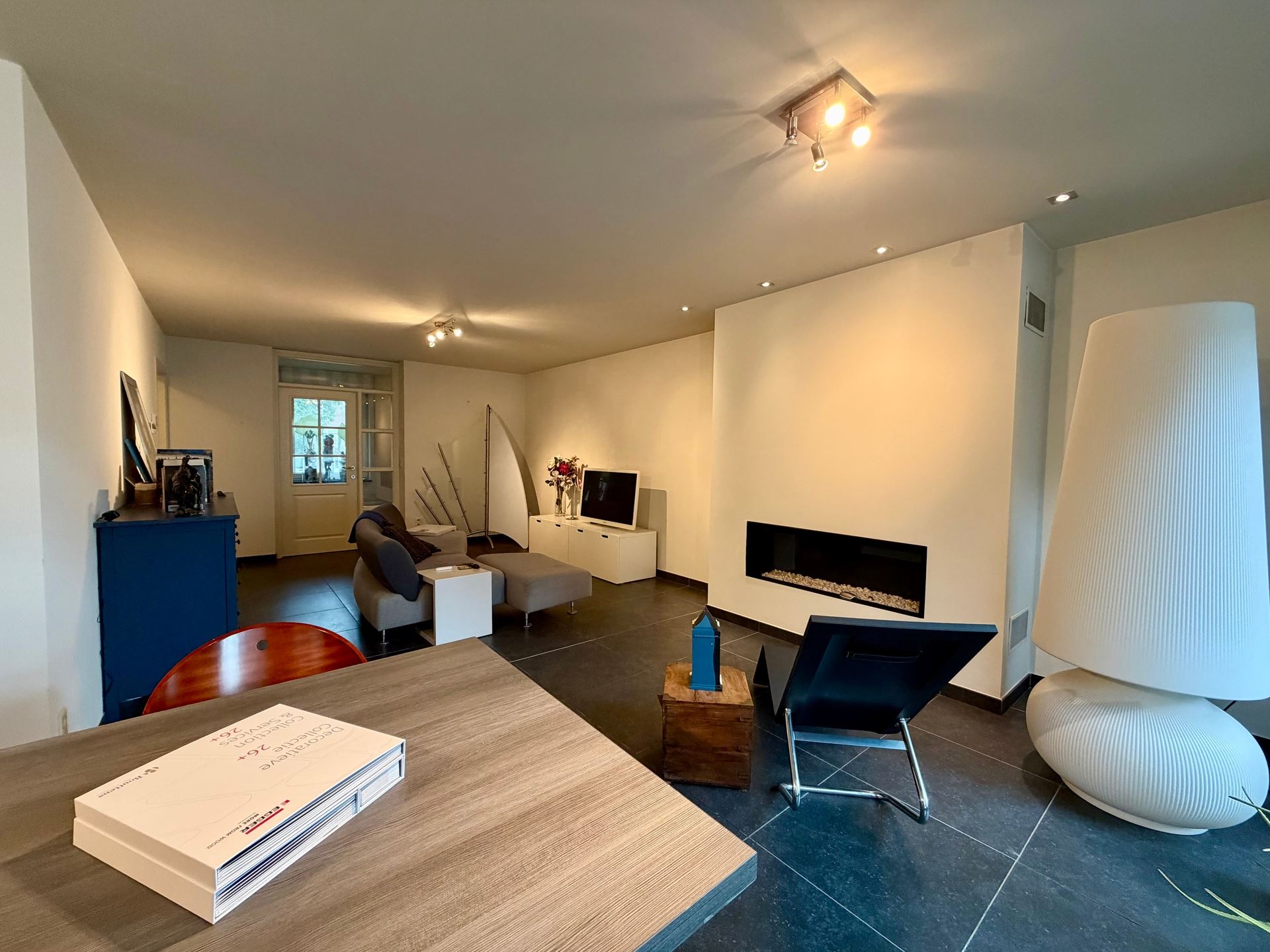 Ruim wonen op een toplocatie in Lanklaar met alle comfort, 2 terrassen en garagebox inbegrepen. - foto 4