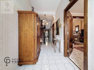 Deze leuke gezinswoning op wandelafstand van het treinstation en centrum van Landen heeft heel wat te bieden.De woning betreden we via de voordeur en...