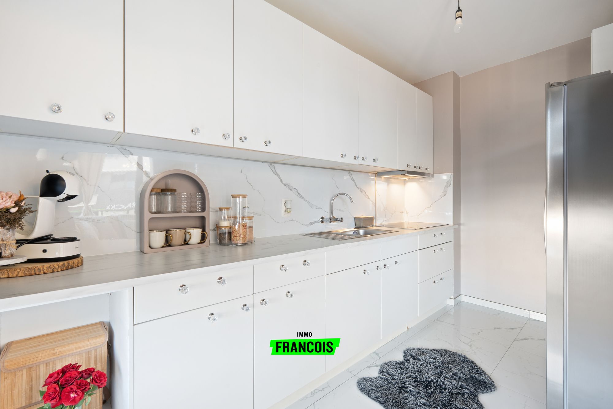 Ruim en volledig gerenoveerd appartement met 3 slaapkamers op gunstige locatie in Oostende te koop - foto 5