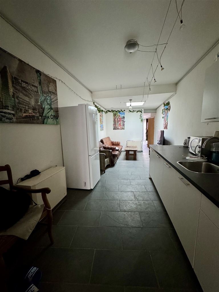 Opbrengstgebouw met twee appartementen in hartje Maaseik.  - foto 4