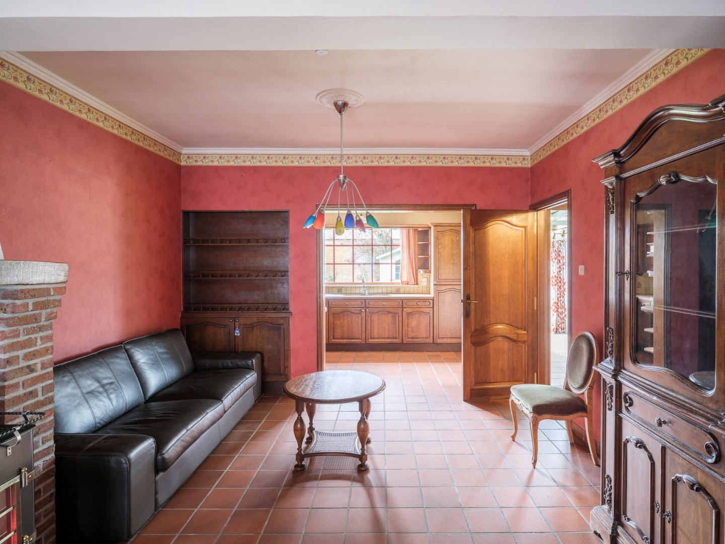 Te renoveren gezinswoning met vier slaapkamers en tuin in Wondelgem - foto 4