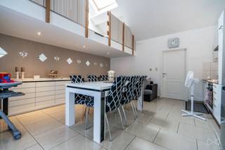 We Invest Liège vous propose à la vente cet appartement 2 chambres, situé à Ougrée, dans un quartier en pleine transformation.Ce bien constitue une...