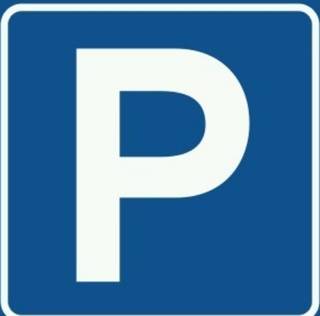 Garagebox te huur in een afgesloten en veilig complex. De huurprijs bedraagt €160 per maand en de garagebox is per direct beschikbaar. Ben je geïnteresseerd in dit pand te huur in Oostende? Ga naar de website www.dermul.be, klik op het pand dat je wenst te huren. Via de knop "ik heb interesse" vragen we u kort een profiel in te vullen. Daarna nemen we contact op voor een bezoek. Telefonisch kunnen er geen afspraken gemaakt worden.