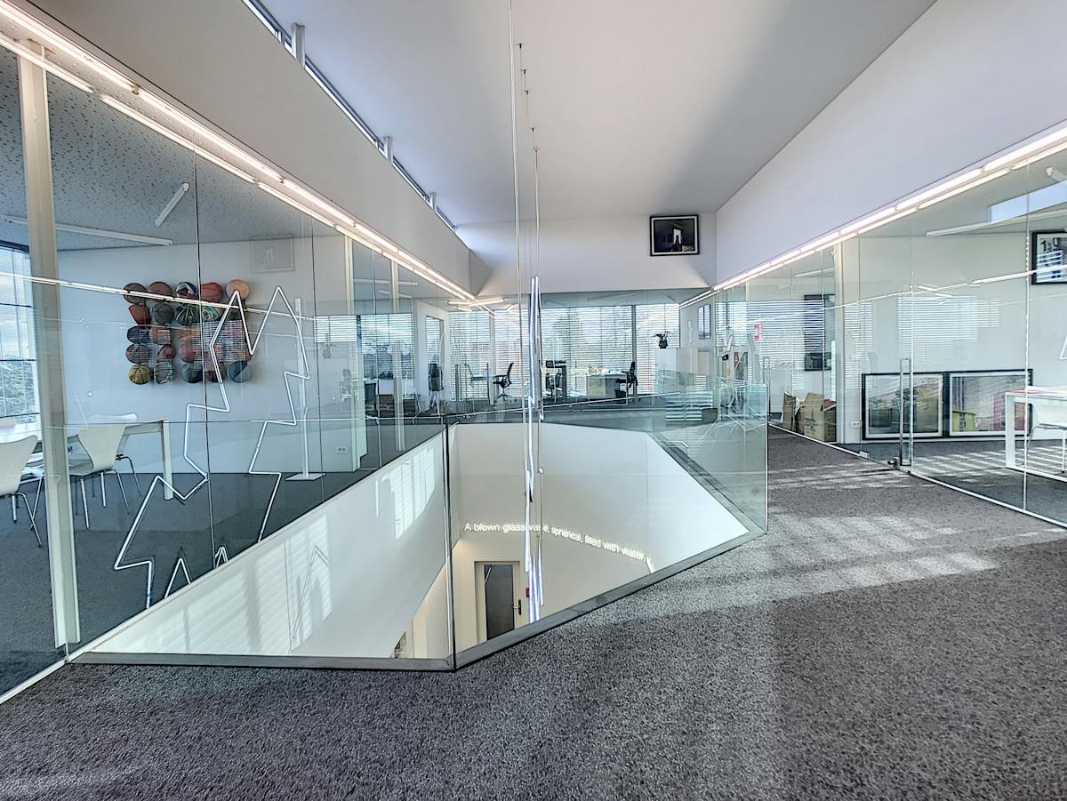 Ready-to-use office of approximately 21 m² in BC 3koningen Torhout - photo 4