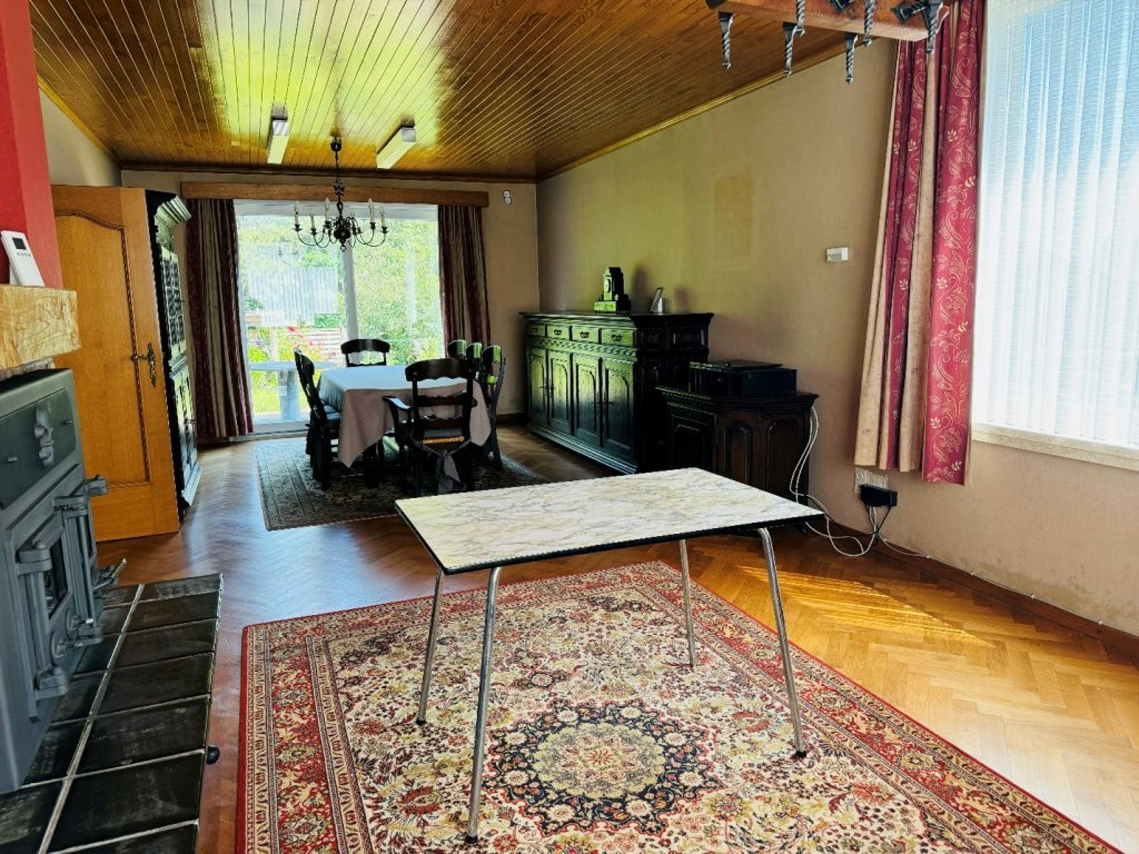 Ruime woning met 4 slaapkamers, garage en tuin. - foto 4