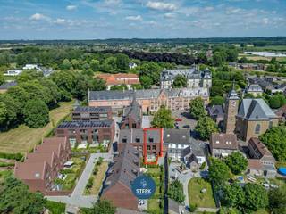 ENERGIEZUINIGE GEZINSWONING IN DE DORPSKERN VAN OUD-REKEM !We vinden deze gesloten woning met een bewoonbare oppervlakte van 222 m² terug op een...