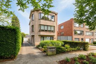 Dit instapklare appartement is prachtig gelegen in een rustige en groene woonomgeving aan de rand van het centrum van Brasschaat. Winkels,...