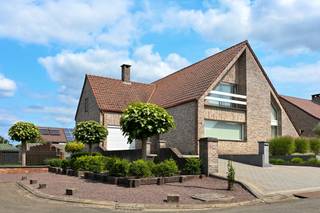 Immo Mezza presenteert met trots deze ruime en comfortabele woning aan de Dahlialaan 24 te 3583 Paal (Beringen). Een unieke kans om te wonen in...