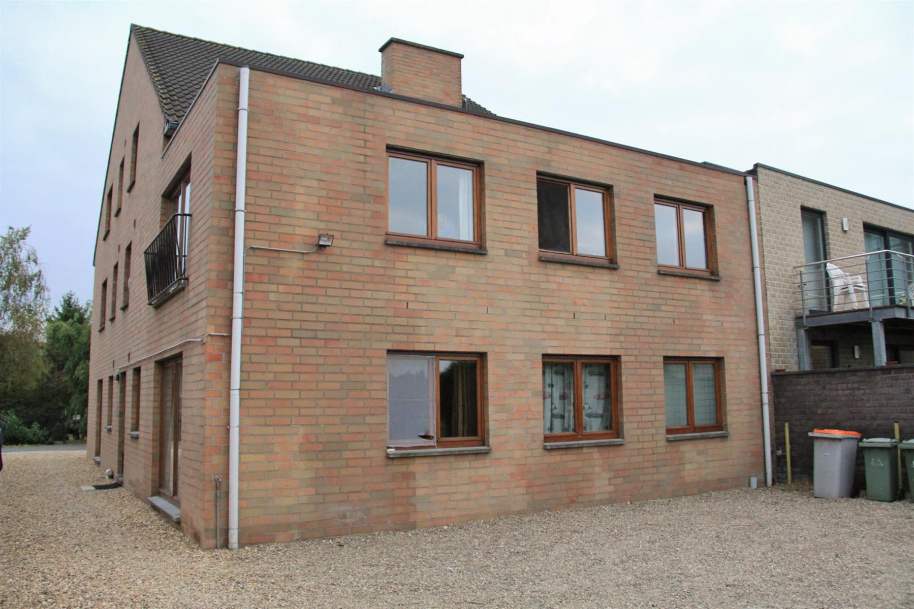 OPBRENGSTPAND (5 APPARTEMENTEN + 1 STUDIO + 4 CARPORTS) - foto 2