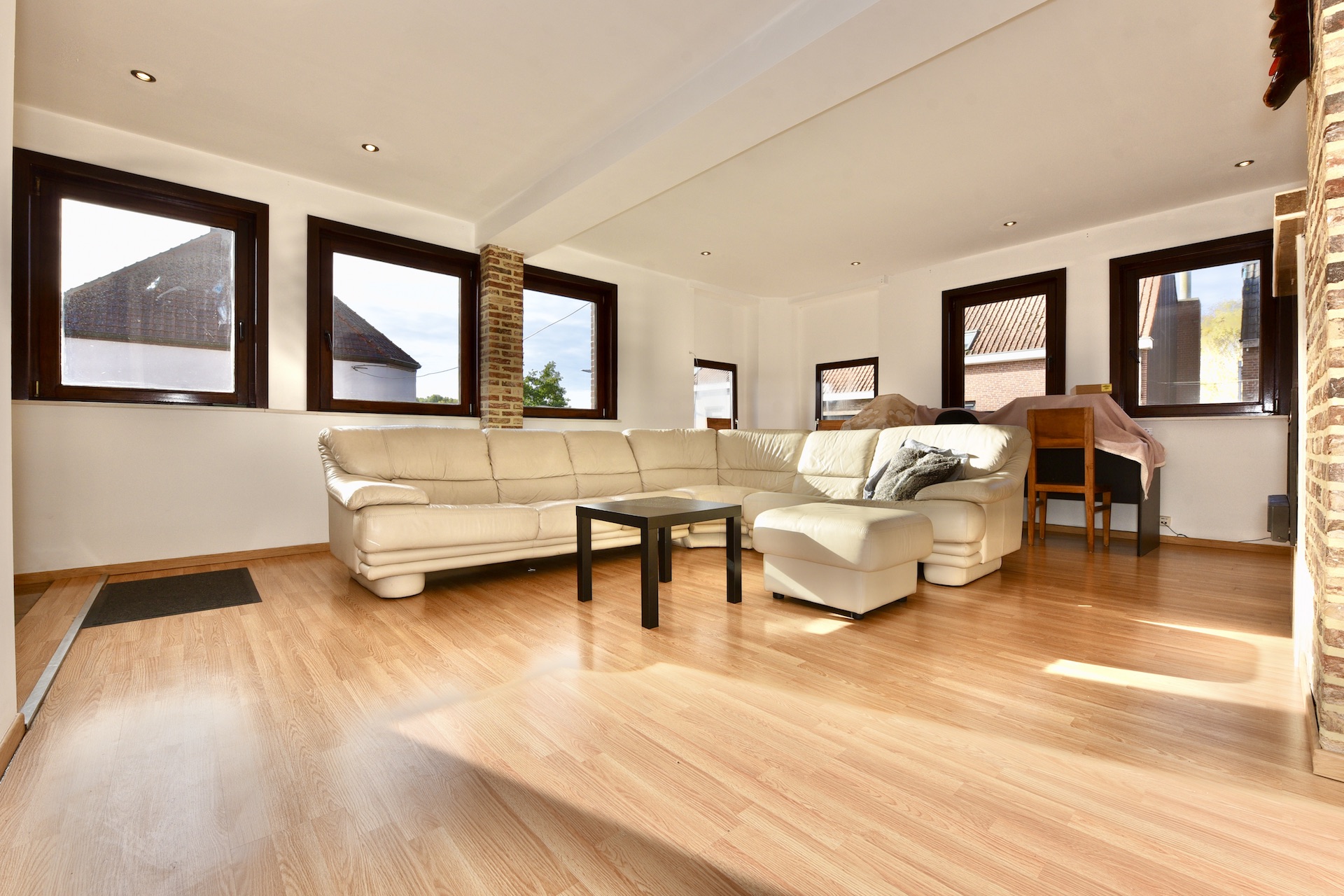 Halfopen charmante woning met 3 slpk en terras voor 300.000 EUR - foto 3