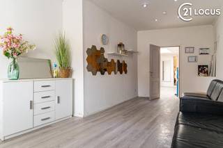 <p>Are you looking for a property that you can finish and personalize to your own taste? Then this house in Zwijndrecht offers an excellent opportunity.</p>
<p>The property benefits from a solid structure and a practical layout. The ground floor comprises a living room, kitchen, bathroom, and an additional room that can be used as a bedroom, office, or hobby room. On the first floor, you will find two further bedrooms.</p>
<p>At the rear of the property, a pleasant courtyard provides an ideal outdoor space to relax and enjoy sunny days.</p>
<p>The house requires further renovation and finishing works but offers plenty of potential for buyers looking for an affordable family home or an investment project. Thanks to its functional layout and available space, you can transform this property into a comfortable home tailored to your own preferences.</p>
<p>Another major asset is its convenient location, within easy reach of Zwijndrecht railway station, shops, schools, public transport, and key access roads towards Antwerp and surrounding municipalities.</p>
<p><strong>Highlights:</strong></p>
<ul>
<li>3 bedrooms</li>
<li>Practical layout</li>
<li>Pleasant courtyard</li>
<li>EPC label D (no renovation obligation)</li>
<li>Excellent renovation and value-creation potential</li>
<li>Convenient location near station, shops, and schools</li>
<li>Suitable for owner-occupiers and investors</li>
</ul>
<p>Interested? Contact us for more information or to arrange a viewing.</p>