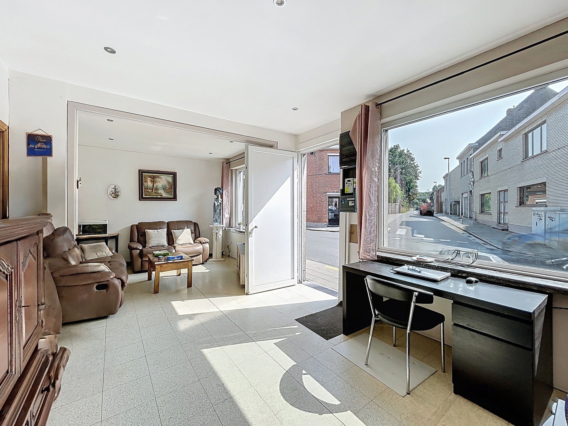 Deels te renoveren woning met tuin en veel potentieel - foto 3