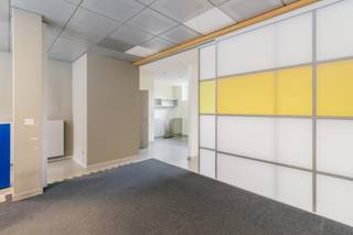 Investeren in zekerheid en zichtbaarheid. Dit handelspand bevindt zich op een toplocatie in het centrum van Boechout, waar winkels en horeca...