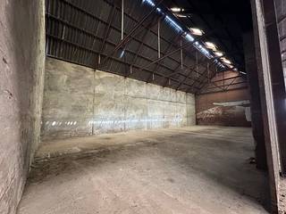 Magazijn te huur in Sint-Baafs-Vijve van ca. 190 m², gelegen langs de Rijksweg met een vlotte bereikbaarheid. De strategische ligging zorgt voor een vlotte verbinding.<br /><br />Het magazijn is makkelijk bereikbaar via een schuifpoort.<br /><br />Bent u op zoek naar bedrijfsvastgoed bestaande uit een magazijn te huur in Sint-Baafs-Vijve? Aarzel dan zeker niet om ons te contacteren op het nummer 056 21 11 11.