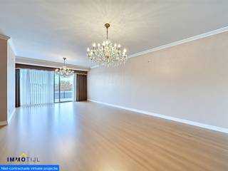 <p>Dit aangenaam appartement bevindt zich op de <strong>vierde verdieping</strong> van een verzorgd gebouw met <strong>lift</strong>.<br /><br /><br />Het beschikt over een ruime inkomhal met <strong>gastentoilet en vestiaire</strong>, een lichtrijke woonkamer met eetplaats, een <strong>praktische keuken met zithoek</strong> en <strong>aansluitende wasplaats</strong>. Verder zijn er <strong>twee mooie slaapkamers</strong> en een badkamer met douche in bad en dubbele lavabo.</p>
<p></p>
<p>Zowel aan de <strong>voorzijde</strong> als aan de <strong>achterzijde</strong> is er een <strong>terras over de volledige breedte van het appartement</strong>, zodat u <strong>de hele dag door van de zon kunt genieten</strong>. Een bijkomende troef is het <strong>prachtige, open uitzicht over de stadsrand</strong>.</p>
<p></p>
<p>Het appartement is uitgerust met <strong>centrale verwarming op aardgas</strong>, een <strong>gunstig EPC (C-label)</strong> en <strong>videofoon</strong>.</p>
<p>Bij het appartement hoort <strong>verplicht de aankoop van een garage </strong>in de ondergrondse parking voor <strong>€25.000</strong>.</p>
<p><br /><strong>Ideaal gelegen vlakbij het stadspark van Aalst en Osbroek, op wandelafstand van het centrum!</strong> Tevens vlakbij winkels (o.a. AD Delhaize) en openbaar vervoer! Ook met de wagen heeft u een vlotte aansluiting met E40 en andere verbindingswegen!<br /><br /><br /><br />Heeft u interesse of wenst u meer informatie? Neem gerust contact op met Tijl via tijl@immotijl.be of 0477 44 86 11.</p>