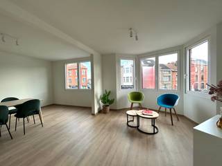 <p><strong>Fully renovated corner building with one studio and three one-bedroom apartments</strong></p>
<p><strong>EPC score: A</strong><br /><strong>Mobility score: 9.1/10</strong></p>
<p>Located on the corner of Bellefleurstraat and Rooigemlaan, this recently and thoroughly renovated building offers four high-quality units. The property has been completely renewed and equipped with the latest technologies, including heat pumps and solar panels.</p>
<p>Each unit features an entrance hall with separate toilet, a fully equipped kitchen with Bosch appliances, a practical laundry/storage area, a bright living room with high ceilings, and a separate bedroom (except for the studio). The modern bathroom is fitted with a stylish washbasin cabinet and a spacious walk-in shower. The entire building has been upgraded with high-efficiency and soundproof glazing, resulting in extremely energy-efficient apartments (EPC A).</p>
<p>The ground-floor studio also benefits from a private cellar storage room. A communal bicycle storage area is available on the ground floor as well.</p>
<p>This is an ideal opportunity for anyone looking for a starter home, quality accommodation for studying children, or a carefree investment property.</p>
<p><strong>Prices:</strong><br />• Ground-floor studio: <strong>€289,000</strong><br />• 1st floor: <strong>€314,000</strong><br />• 2nd floor: <strong>€329,000</strong><br />• 3rd floor: <strong>€329,000</strong></p>
<p><strong>Rental value between €775 and €900.</strong></p>
<p>More information or want to schedule a visit?</p>
<p>Contact Laura at <strong>0473 41 35 62</strong> or <strong>info@vicusvastgoed.be<span></span></strong></p>