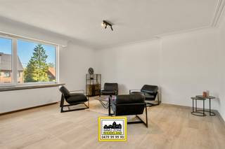 <p>“ABSOLUTE TOPPER” – Afspraak ENIGE BEZOEKDAG uitsluitend telefonisch via Elias Le Juste op 0487/ 33 .10 .10. Welkom in Belsele, waar we dit subliem appartement terugvinden te Marktstraat 167, op de eerste verdieping. Indeling: Bij het binnenkomen word je ontvangen in een stijlvolle hal met links de glazen deur naar de ruime en lichtrijke leefruimte met plaats voor zowel eet- als zithoek. Aansluitend bevindt zich de volledig ingerichte keuken, afgewerkt met kwalitatieve materialen en moderne toestellen. Er is tevens een handige bergruimte aanwezig. Terug in de gang begeven we ons naar de twee volwaardige slaapkamers en naar de elegante badkamer met ruime inloopdouche, wastafel en voldoende kastruimte. Vanop het zuidgericht terras kan je op elk moment van de dag genieten van de zon. Achteraan het gebouw is er ook de mogelijkheid voor het huren van een ruime garage (75 euro/maand). P-score A / G-score A.<br />VOOR ZEER SNELLE BESLISSERS!<br />IMMO ZONE RHODELAND – Elias Le Juste – 0487/ 33 .10 .10</p>
