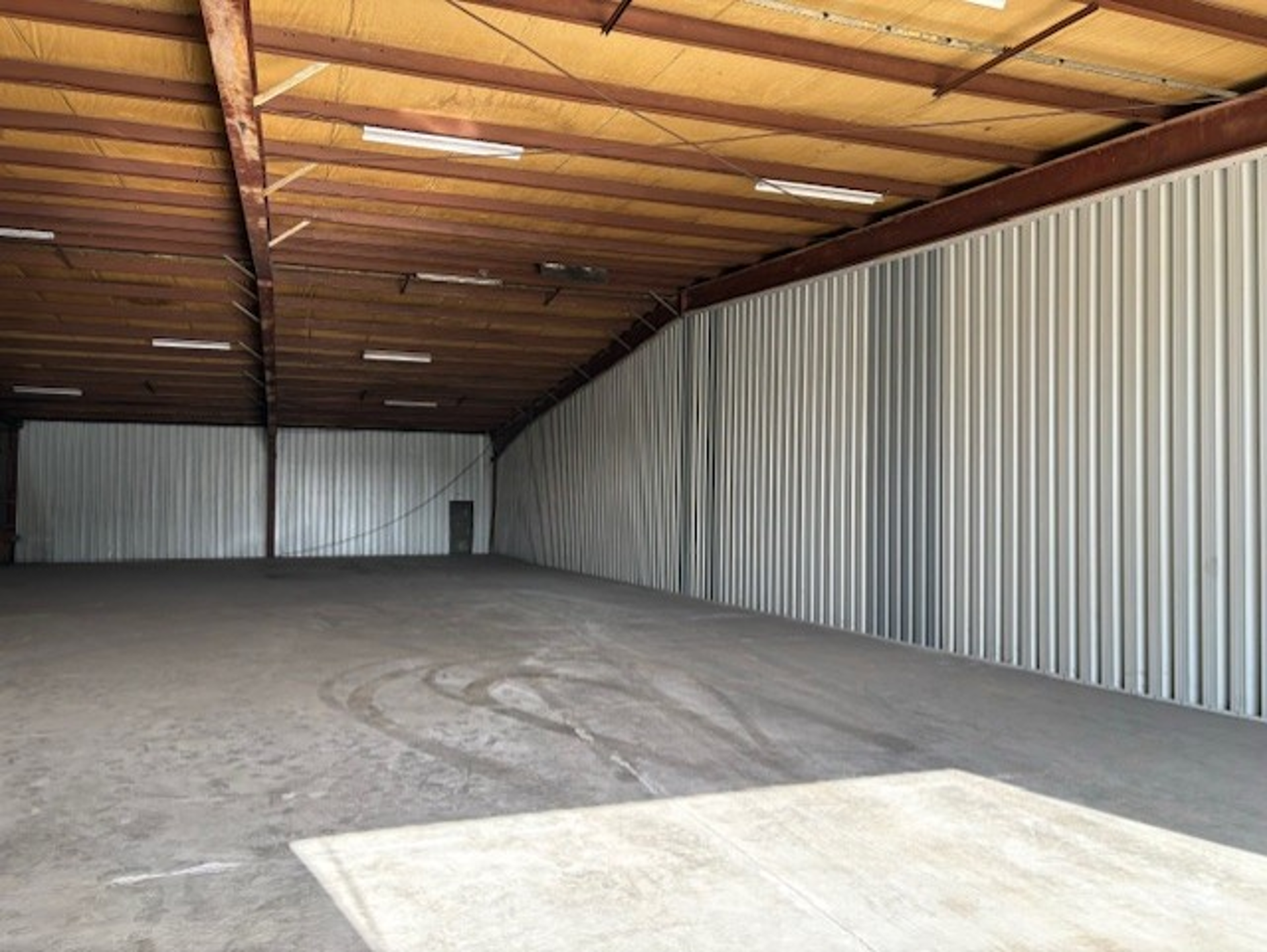 TE HUUR: opslagruimte van 550m² te Kaulille - foto 1