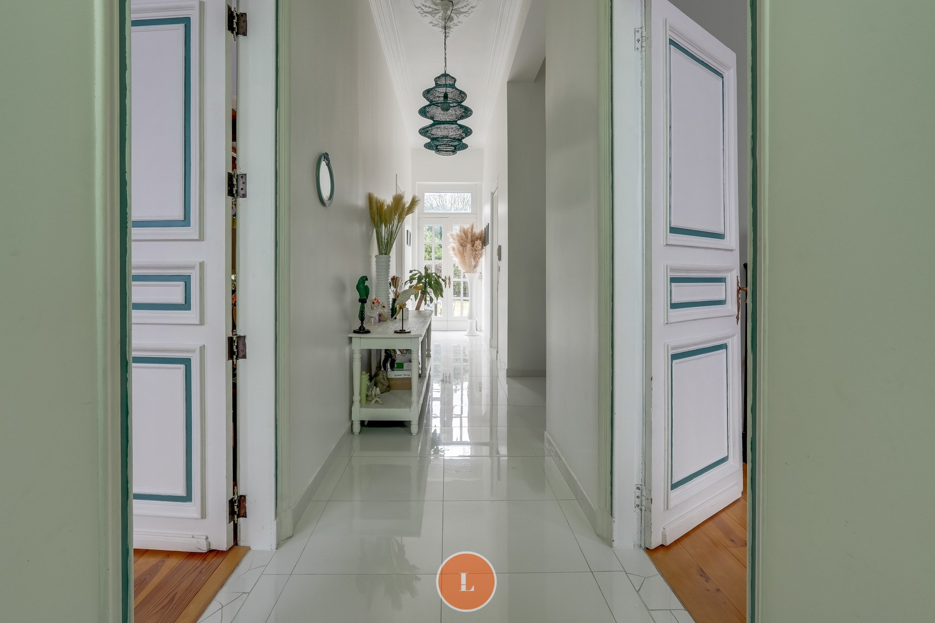 Statige herenwoning met 5 slaapkamers, grote tuin en garage. - foto 4